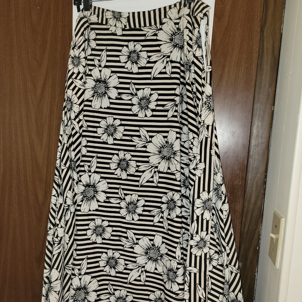 Black & white skirt